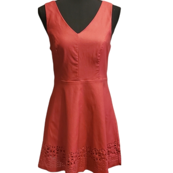 Wells Grace Sleeveless Dress - Picture 2 of 10